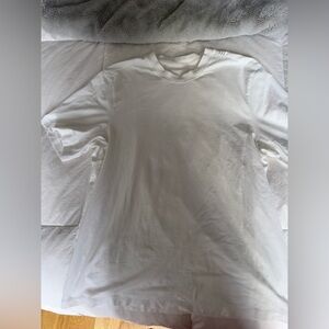 Lululemon EasySet Training Short-Sleeve Shirt cream small excellent condition